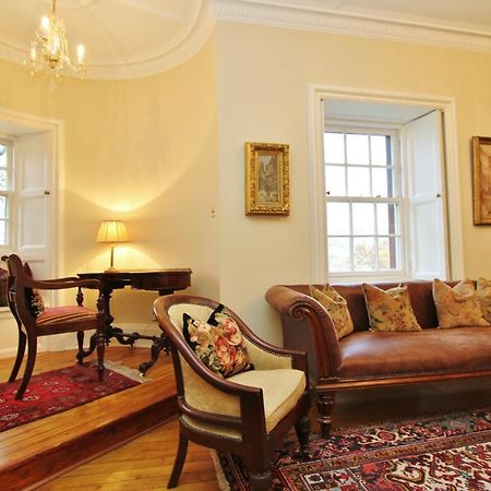 Elegant 3-Bedroom Ramsay Garden Apartment In Edinburgh City Centre Buitenkant foto