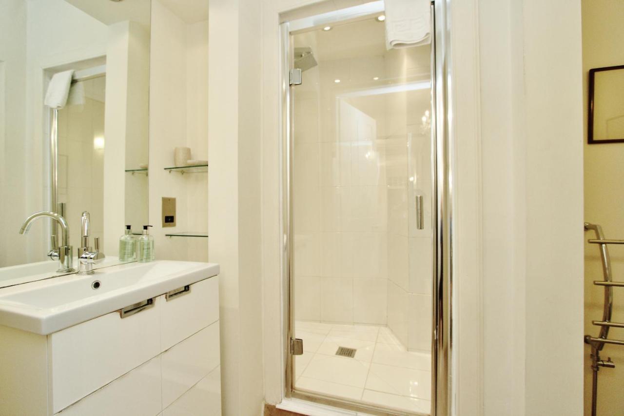 Elegant 3-Bedroom Ramsay Garden Apartment In Edinburgh City Centre Buitenkant foto
