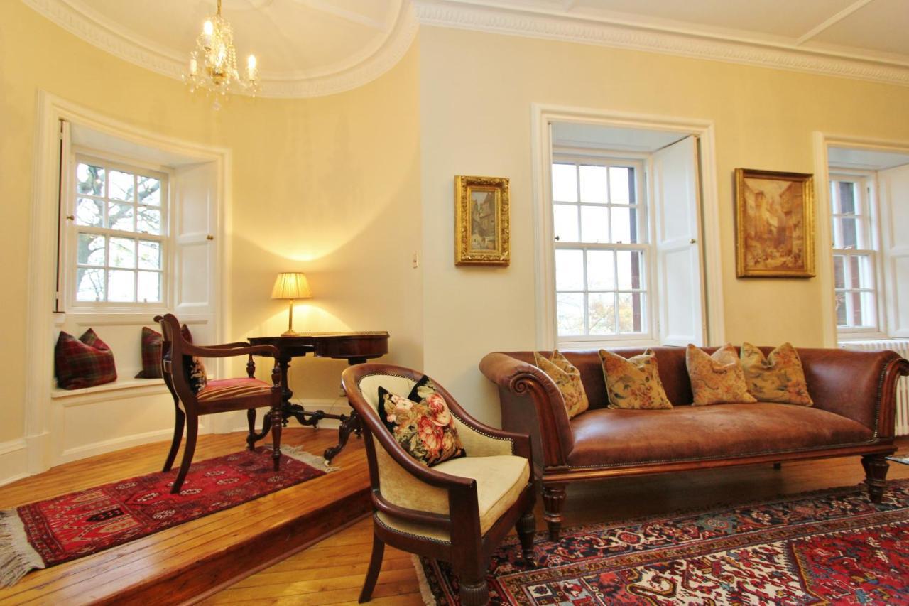 Elegant 3-Bedroom Ramsay Garden Apartment In Edinburgh City Centre Buitenkant foto