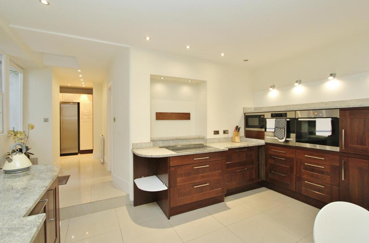 Elegant 3-Bedroom Ramsay Garden Apartment In Edinburgh City Centre Buitenkant foto