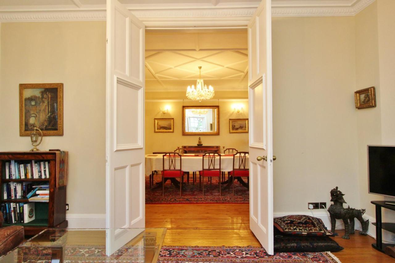 Elegant 3-Bedroom Ramsay Garden Apartment In Edinburgh City Centre Buitenkant foto