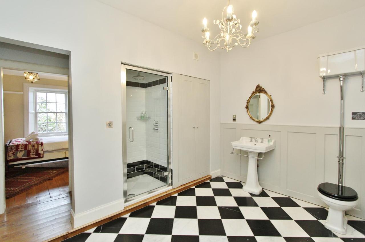 Elegant 3-Bedroom Ramsay Garden Apartment In Edinburgh City Centre Buitenkant foto