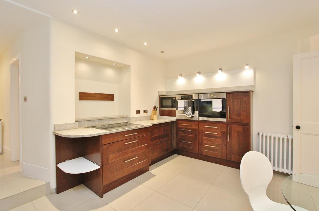 Elegant 3-Bedroom Ramsay Garden Apartment In Edinburgh City Centre Buitenkant foto